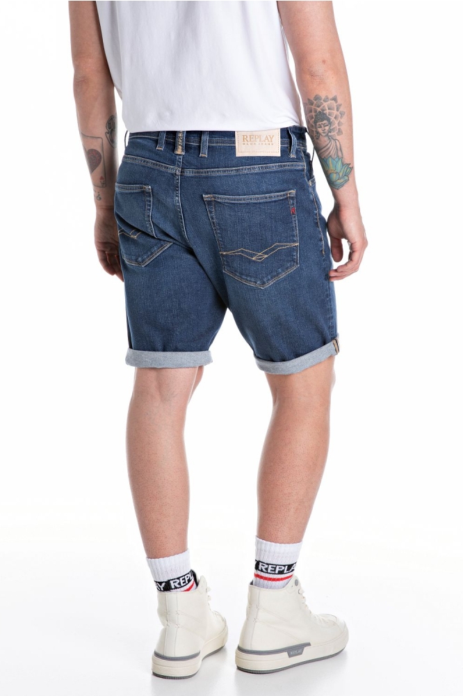 TAPERED SHORT MA981Y 000 573840 007